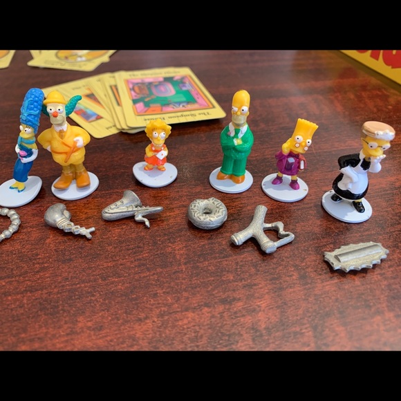 THE SIMPSONS CLUE BOARD GAME - Picture 4 of 8